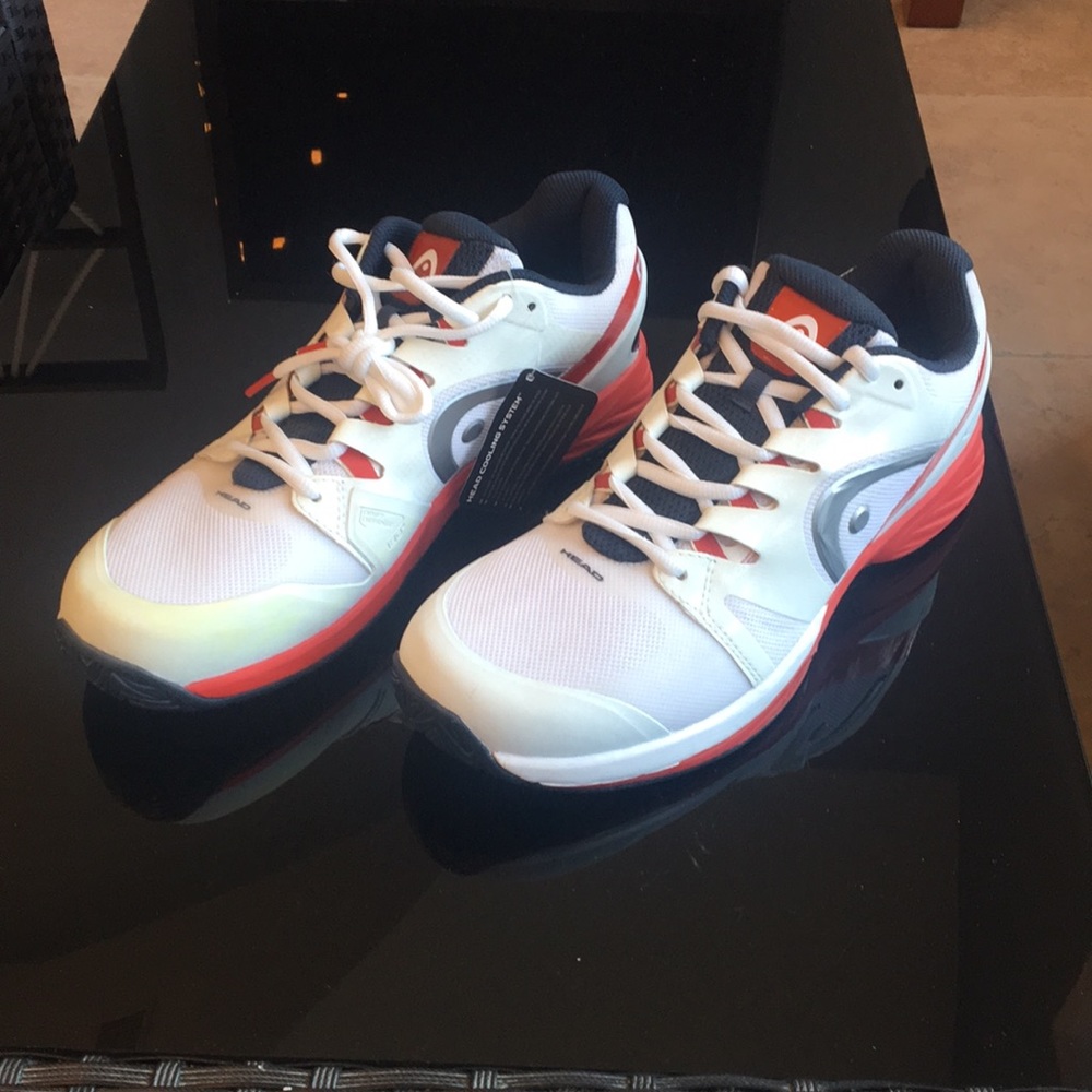 Men’s 9.5 tennis shoes slight yellowing of rubber